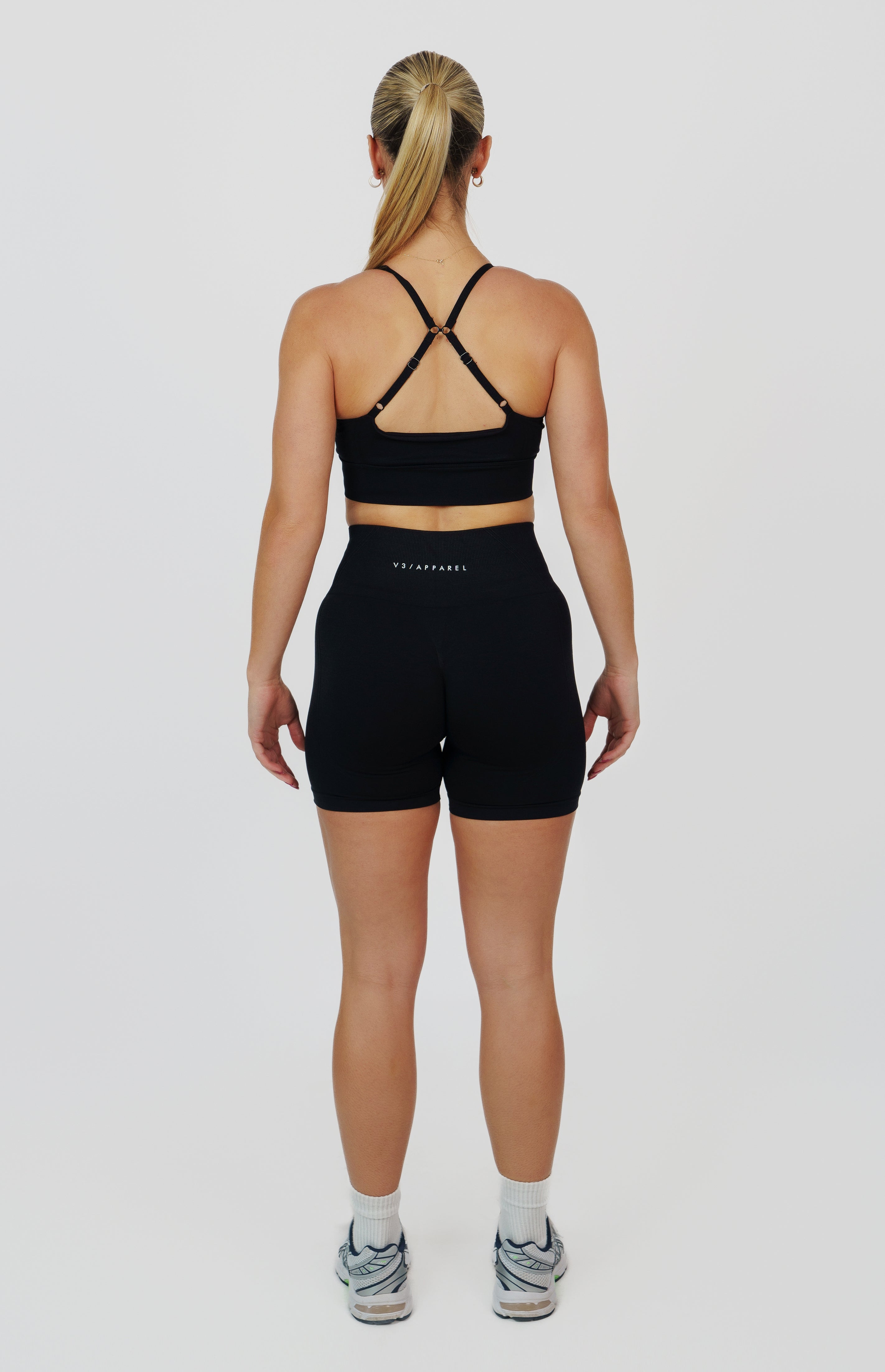 Tempo Seamless Scrunch Shorts & Multi-Way Sports Bra Set - Black